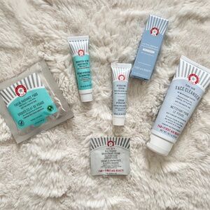 FIRST AID BEAUTY Bundle